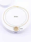 Colar Letras de Zircônia Amuleto Redondo